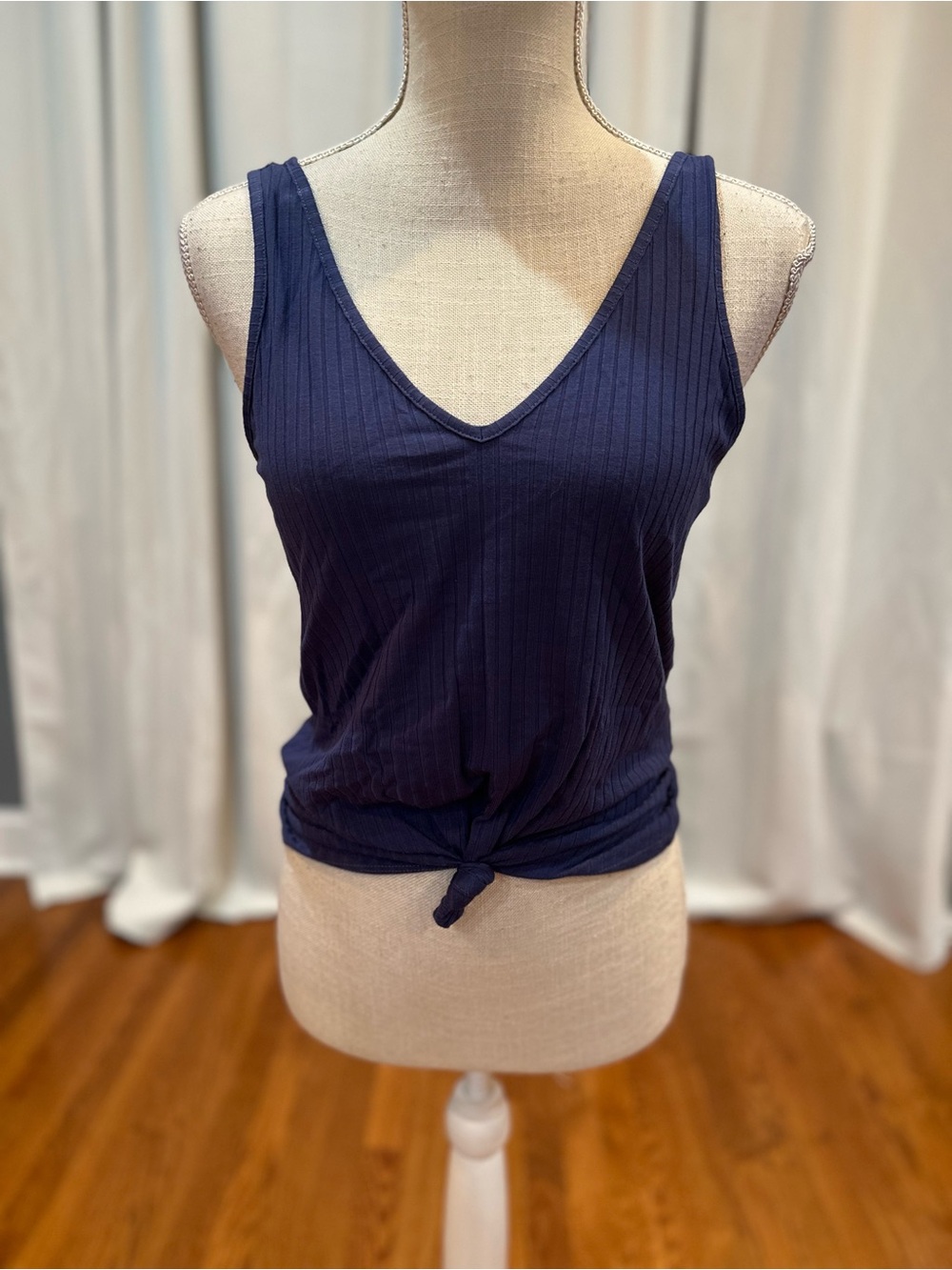 Wonderly navy blue sleeveless tied crop top women’s size small NWOT